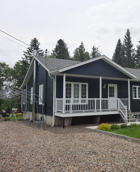 Canexel" est en réalité une marque de revêtement extérieur en fibres de bois pressées utilisée dans la construction résidentielle. Cependant, si vous faites référence à un peintre travaillant sur des surfaces traitées avec du Canexel, il est important de noter que le Canexel est souvent vendu préfini avec une couleur ou une teinture spécifique. Si vous souhaitez faire peindre votre Canexel, Faite confiance à SDB Solution peintre en bâtiment Demander nous un devis gratuit dès maintenant