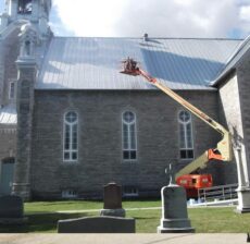 Peinture-de-toiture-de-tôle-à-Montréal
