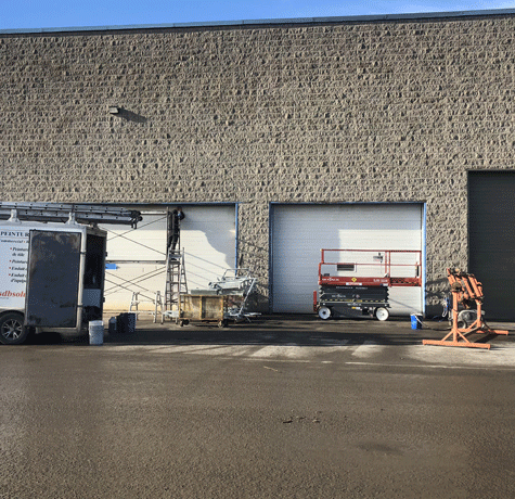 l'apparence de votre espace commercial avec notre service de peinture professionnelle pour portes et fenêtres. Nos experts en peinture apportent une touche esthétique et durable à votre entreprise, améliorant l'attrait visuel tout en assurant une protection longue durée. Choisissez parmi notre gamme de couleurs et de finitions pour personnaliser l'aspect de vos portes et fenêtres, créant ainsi une première impression mémorable pour vos clients. Contactez nous dès aujourd'hui pour une consultation gratuite et découvrez comment notre expertise en peinture peut revitaliser votre espace commercial.