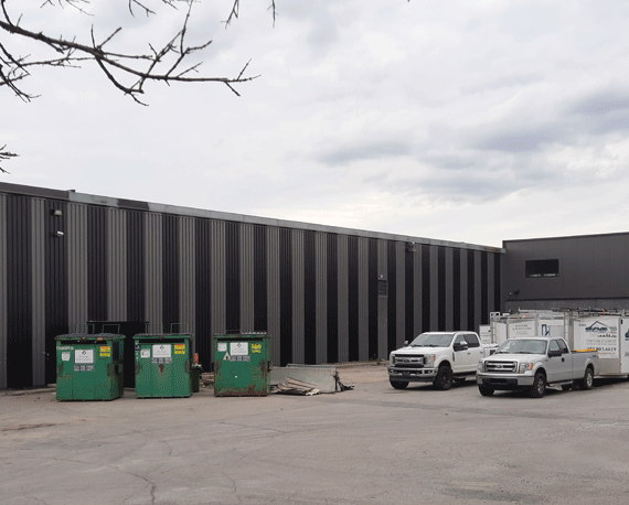 Transformez votre espace commercial avec les services de peinture de qualité professionnelle offerts par SDB Solution peintre commercial. Nos entrepreneurs peintres expérimentés transforment votre environnement professionnel en un lieu accueillant et esthétiquement plaisant. Découvrez nos solutions sur mesure, respectueuses des délais, pour rafraîchir vos locaux commerciaux. Contactez nous pour des résultats exceptionnels et un service client de premier ordre