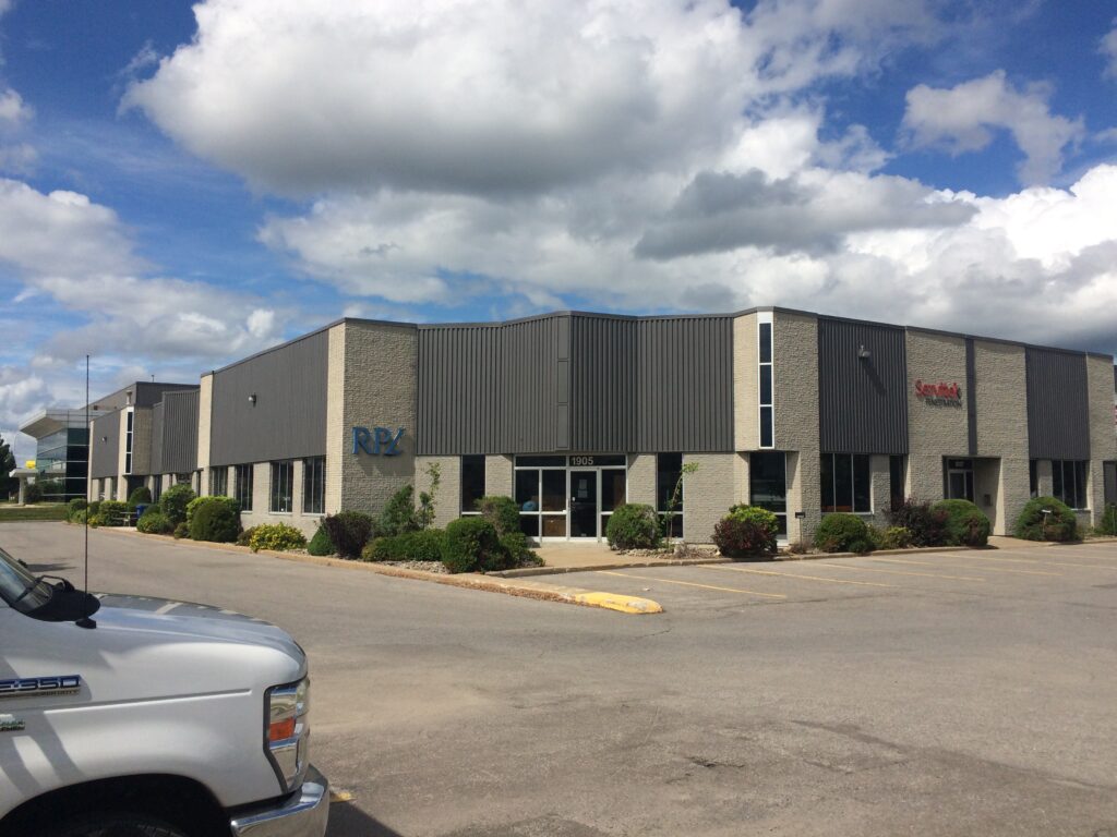 Transformez l'apparence de votre entreprise avec notre service de peinture commerciale extérieure de qualité. Experts en revêtements durables et résistants, nous offrons des solutions sur mesure pour rehausser l'esthétique de votre espace professionnel. Contactez nous pour une transformation visuelle qui attire l'attention et renforce l'image de votre entreprise.Nos professionnels spécialisé dans la peinture des espaces commerciaux tels que les magasins, les bureaux, les restaurants, etc. Sont des peintres qualifiés pour travailler sur des projets de grande envergure et peuvent utiliser une variété de techniques et de peintures adaptées à des environnements commerciaux spécifiques. Transformez l'apparence de votre entreprise avec notre service de peinture commerciale extérieure de qualité. Experts en revêtements durables et résistants, nous offrons des solutions sur mesure pour rehausser l'esthétique de votre espace professionnel. Contactez nous pour une transformation visuelle qui attire l'attention et renforce l'image de votre entreprise